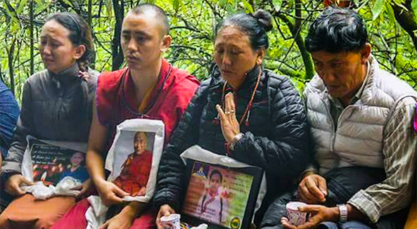 丹增曲英的姐姐，兄弟，母亲和父亲。