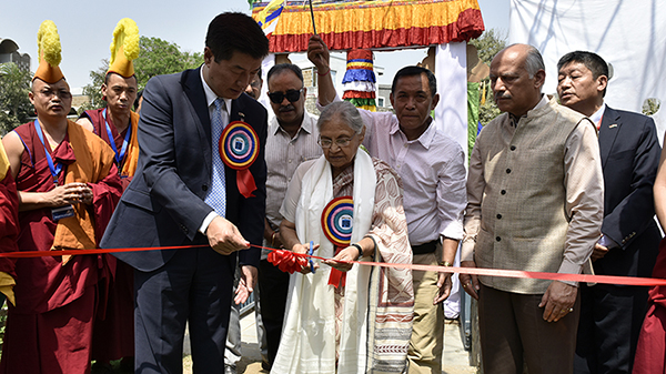 2018年4月2日，紀念達賴喇嘛尊者來到印度六十週年舉辦的西藏文化節活動上藏人行政中央司政洛桑森格發表講話。照片：CTA