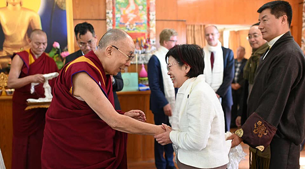 2019年3月12日，台灣立法委員尤美女獲達賴喇嘛的熱誠接見(圖片取自尤美女委員臉書專頁)
