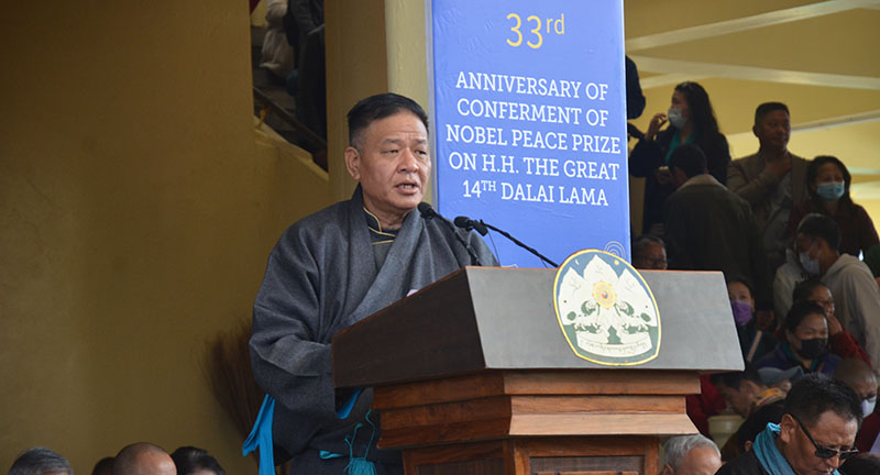 2022年12月10日達蘭薩拉，藏人行政中央司政邊巴次仁在讀人權日和第十四世達賴喇嘛尊者榮獲諾貝爾和平獎 33 週年慶祝會上的聲明。（照片：TPI）