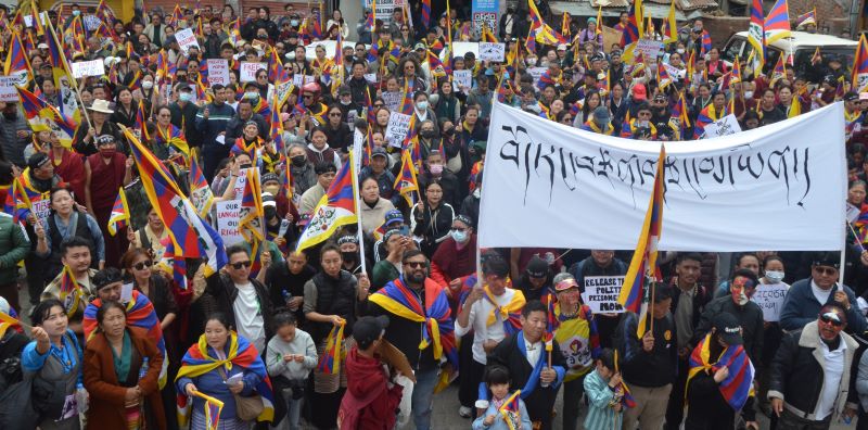 2025年3月10日, 西藏非政府組織在達蘭薩拉舉行和平遊行紀念西藏自由抗暴第66周年。(圖片:TPI)